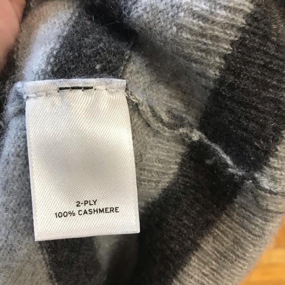 100% cashmere v neck - Picture 6 of 7